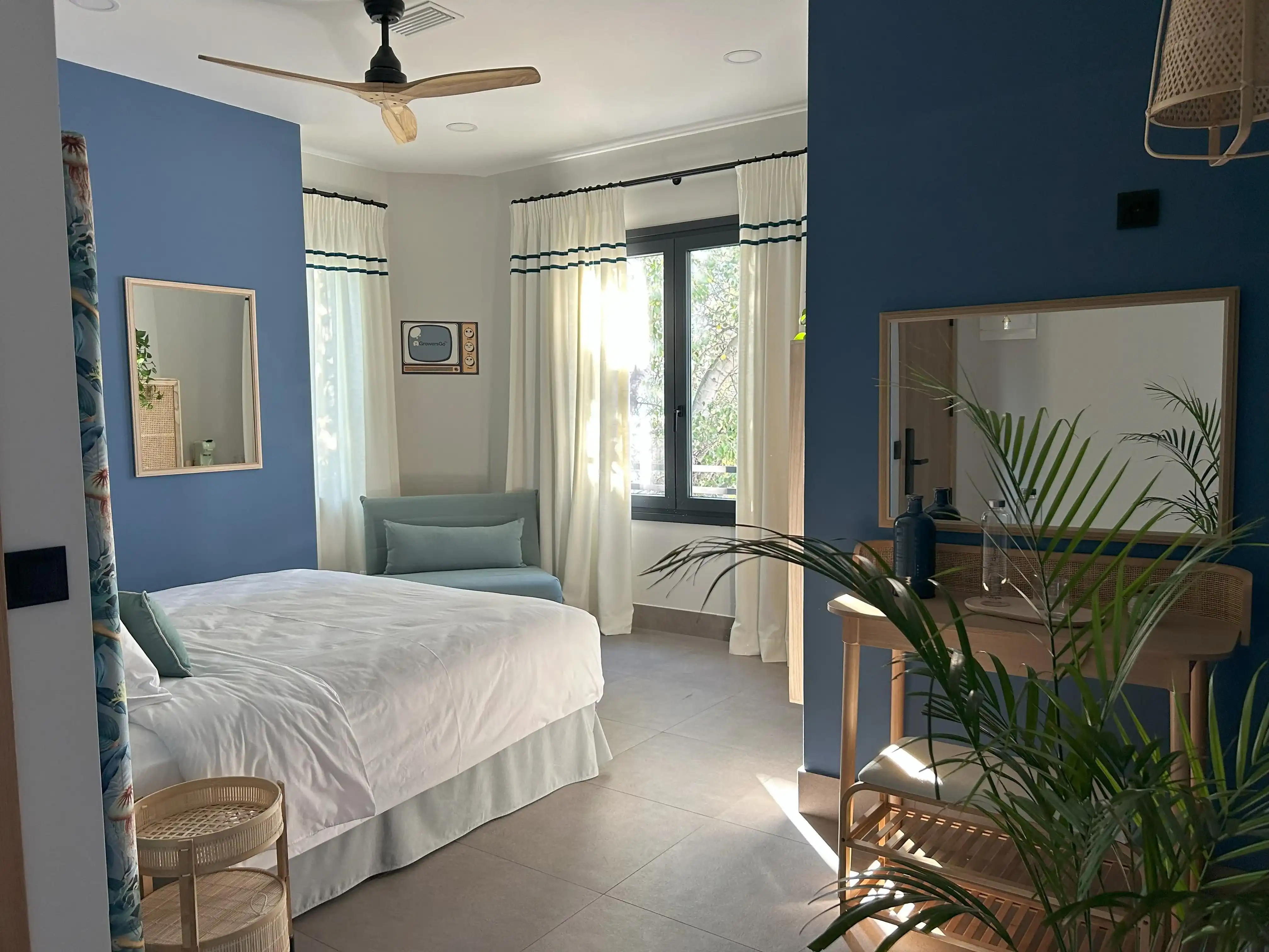 room in GrowersGo hotel